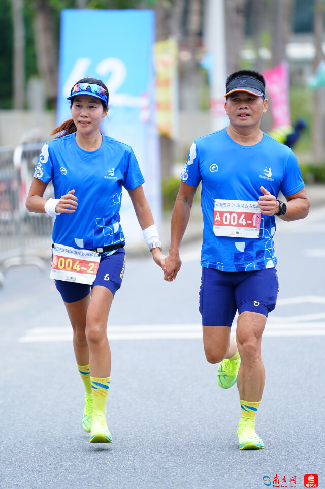 2025阳江海陵岛马拉松，情侣选手。摄影：曹雅琴