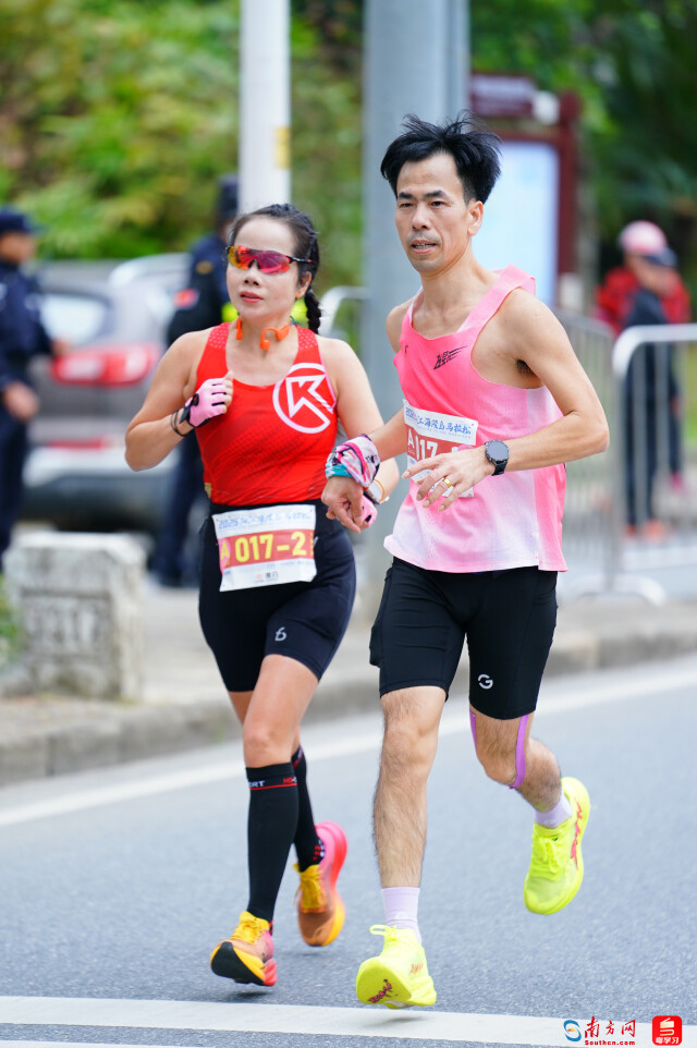 2025阳江海陵岛马拉松，情侣选手。摄影：曹雅琴
