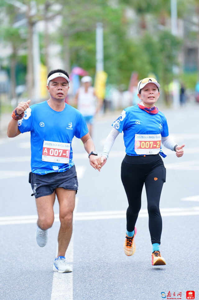 2025阳江海陵岛马拉松，情侣选手。摄影：曹雅琴