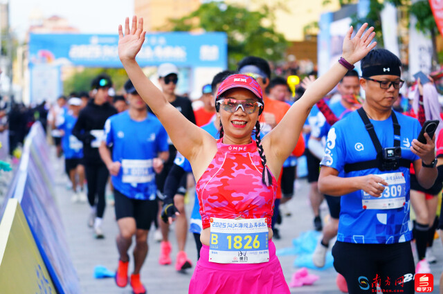 2025阳江海陵岛马拉松，选手出发。摄影：曹雅琴