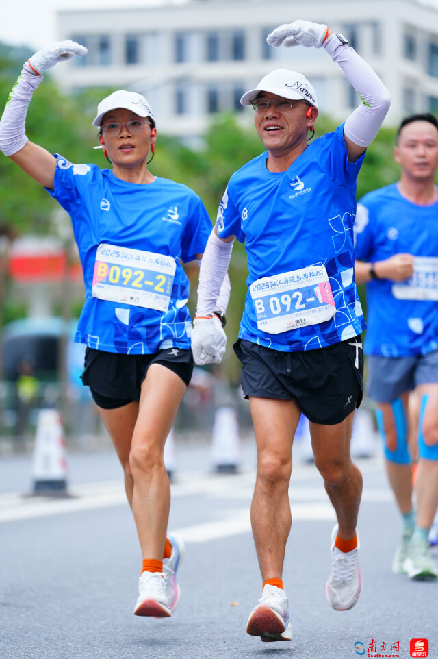 2025阳江海陵岛马拉松，情侣选手。摄影：曹雅琴