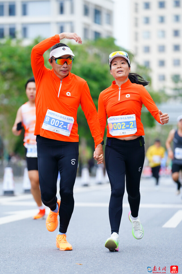 2025阳江海陵岛马拉松，情侣选手。摄影：曹雅琴
