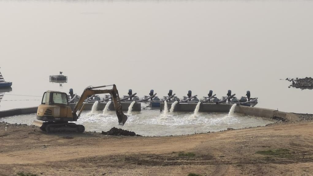 鄱阳湖跌破极枯水位 通江水体面积减九成