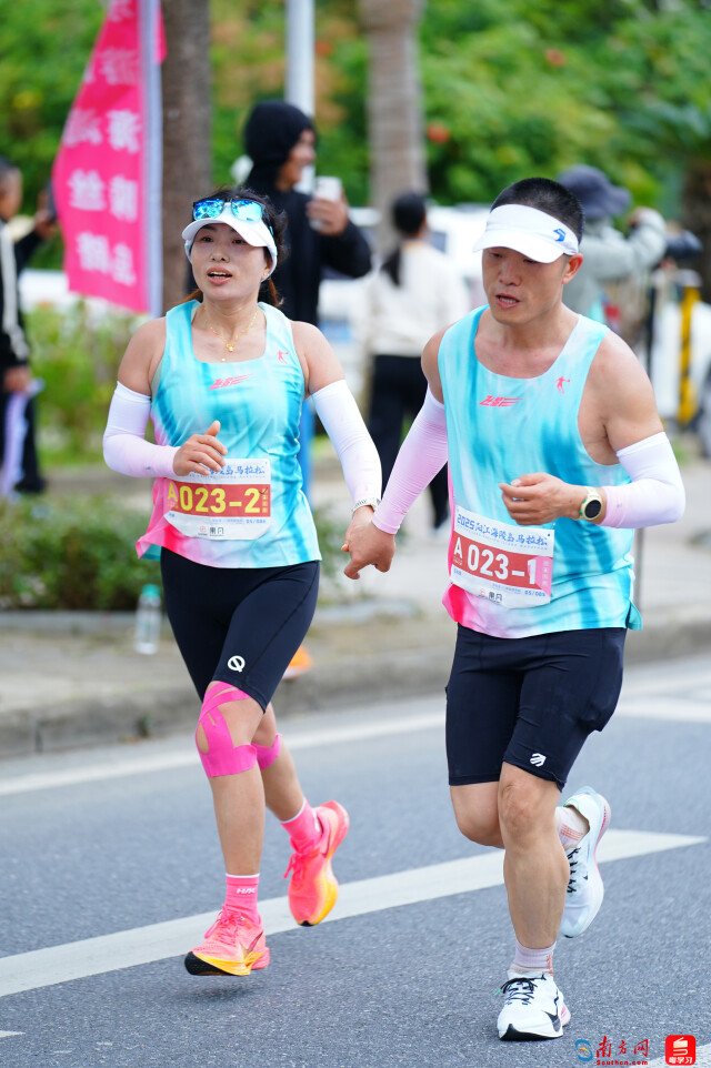 2025阳江海陵岛马拉松，情侣选手。摄影：曹雅琴