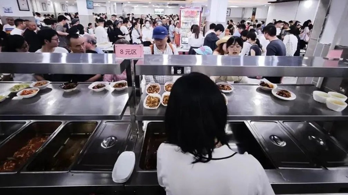 Dining in govt cafeterias, immersive cultural heritage activities… tourists explore novel travel experiences