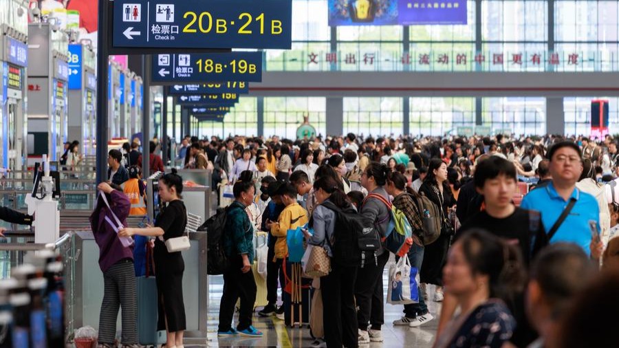 Record de voyages en train pour les congés du 1er mai en Chine