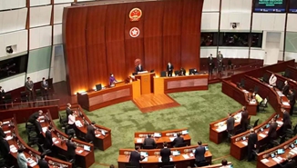香港立法会首次悬挂国徽区徽，林郑月娥：标志特区政治体系里程碑