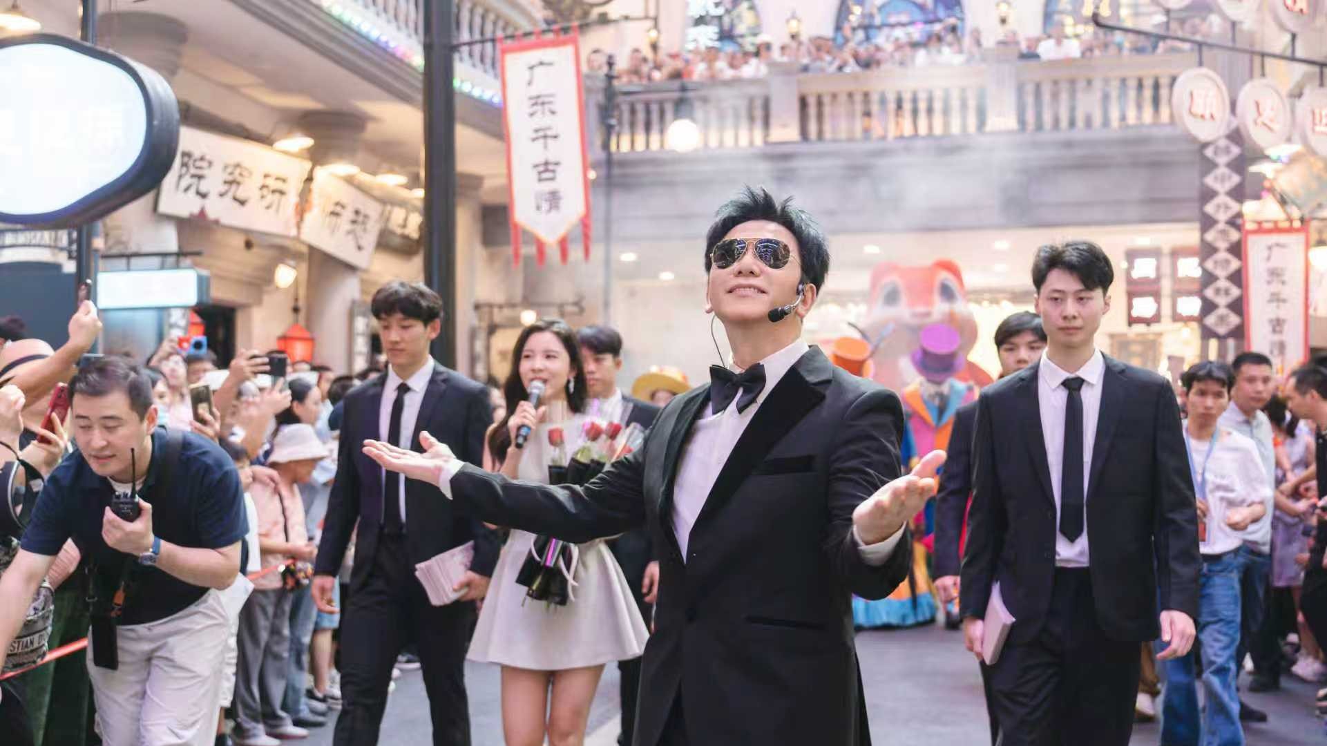 ​TVB stars ignite stage at Foshan's"Fire Carnival" in Xiqiao