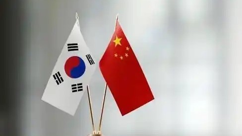 王毅同韩国外长赵显通电话