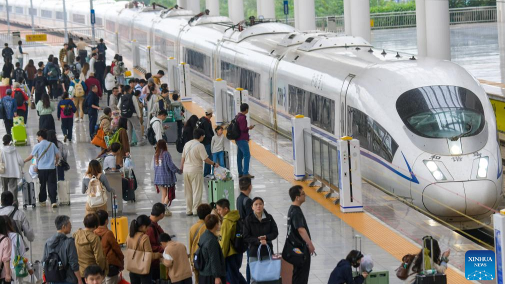 China sees return travel rush as National Day holiday comes to end