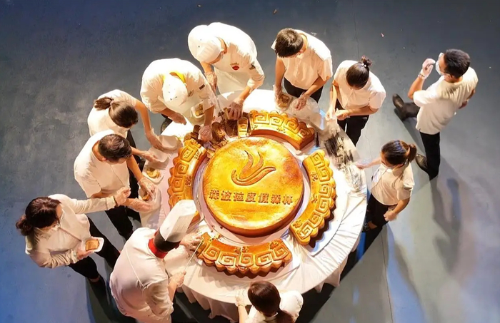 清远森波拉景区千人共一月”活动