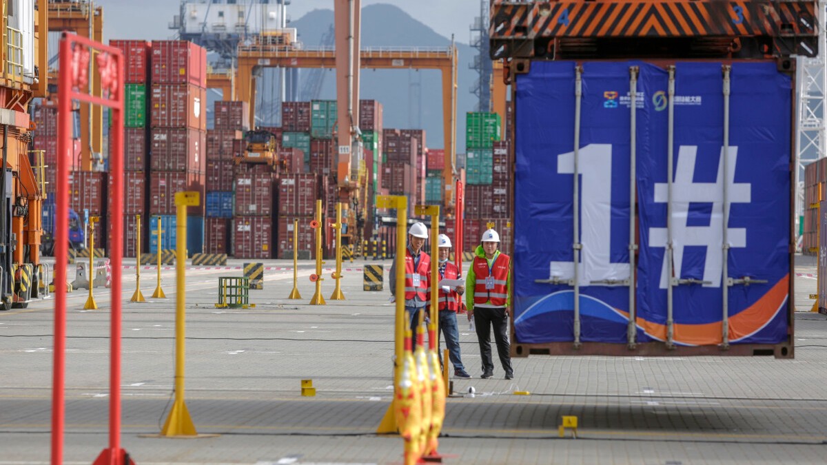 Cross-border passenger traffic through Shenzhen ports exceeds 100 mln