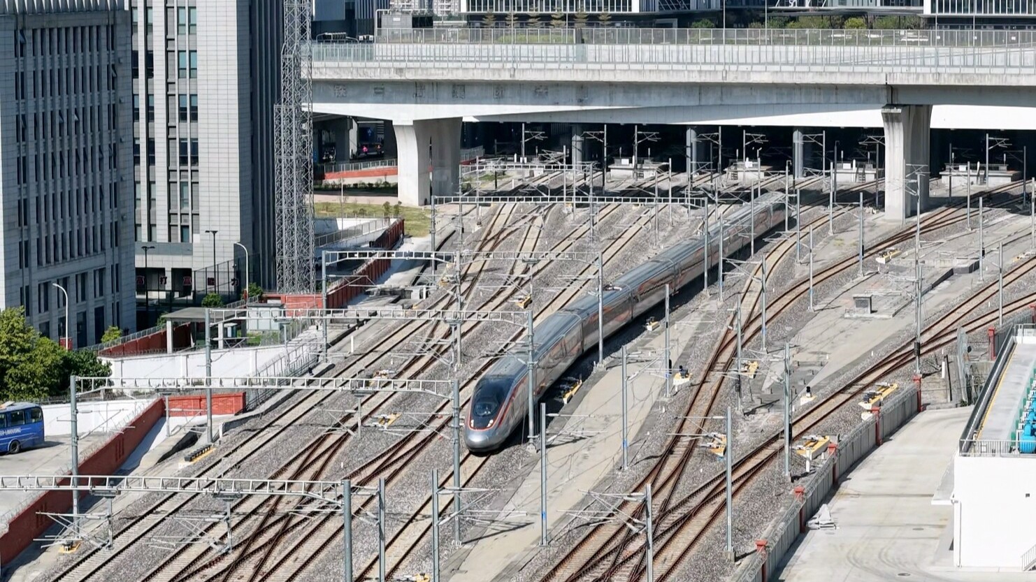 创历史同期新高 1至11月全国铁路发送旅客42.8亿人次