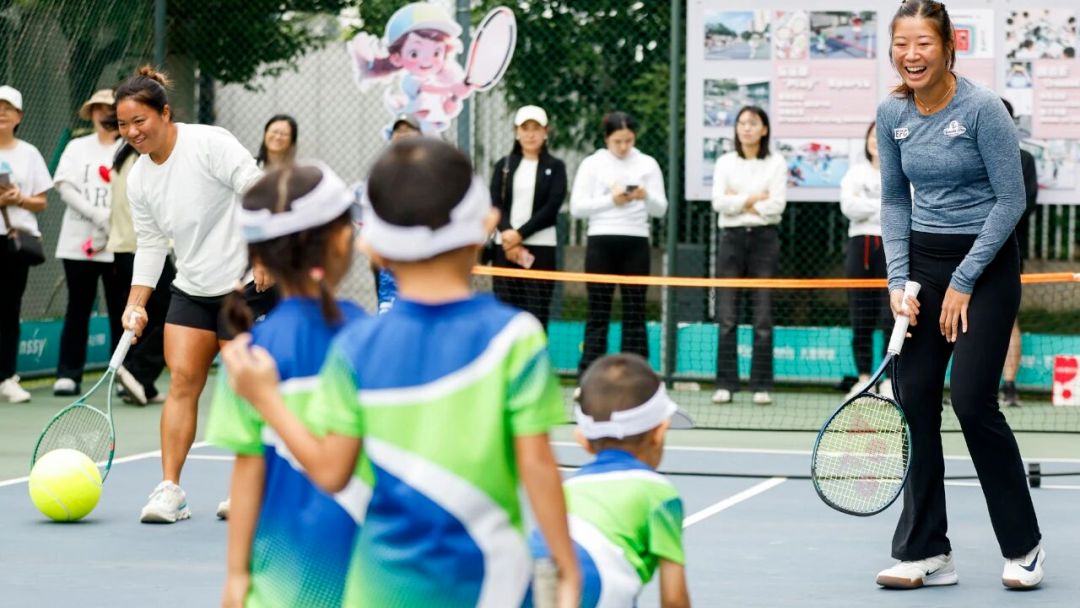 广网双打“黄金组合”走进南沙幼儿园 体彩助力点亮网球梦