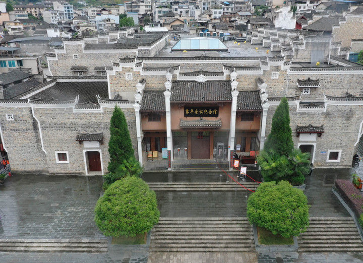 　　1934年12月15日，中央红军攻占入黔第一城——黎平城，在此召开了红军长征以来首次中共中央政治局会议。这是贵州省黔东南苗族侗族自治州黎平会议纪念馆（2021年10月15日摄，无人机照片）。