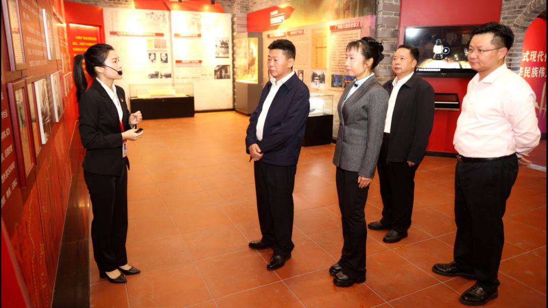 省委党史研究室到云浮调研党史和文献工作