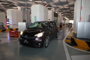 Hengqin Port's new vehicle lanes cut customs clearance time to 2 minutes