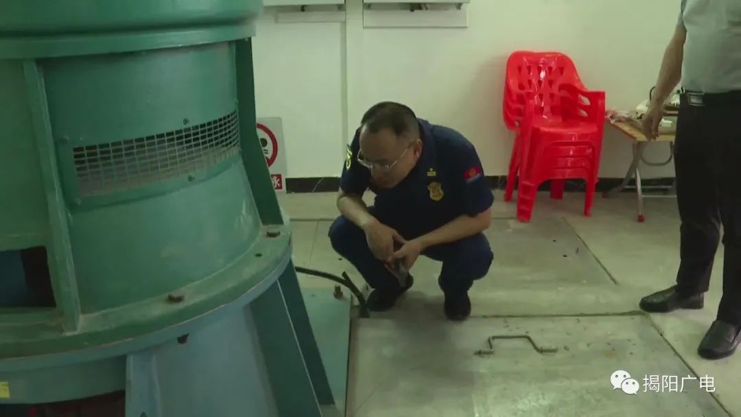 揭阳普宁市组织人员对电排、水闸启闭设备开展检查和维护