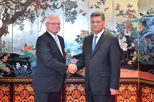 Governor Ma Xingrui met Mr. Edward Monser, president of Emerson