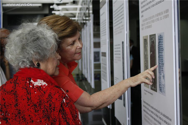 "Living fossils"-- evolution of Chinese script on show in Peru