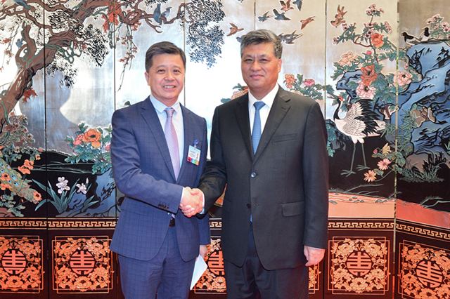Governor Ma Xingrui met Dr. Hsiao-Wuen Hon, corporate vice president of Microsoft