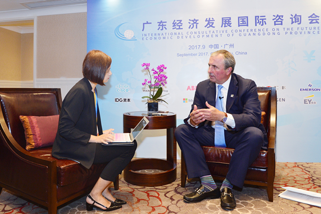 Mr. Carmine Di Sibio, global managing partner-client service of Ernst &amp; Young, was interviewed by Nanfang Daily