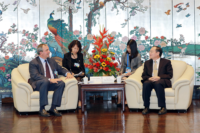 Vice Governor Yuan Baocheng met Mr. Carmine Di Sibio, global managing partner-client service of Ernst &amp; Young