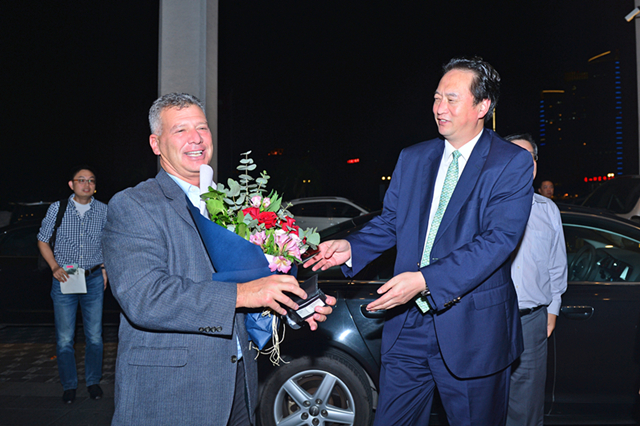 Mr. Tom Rosamilia, Senior Vice President of IBM arrived at White Swan Hotel