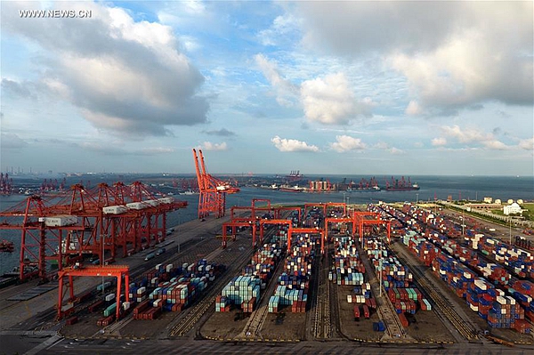China reduces port charges for shipping firms