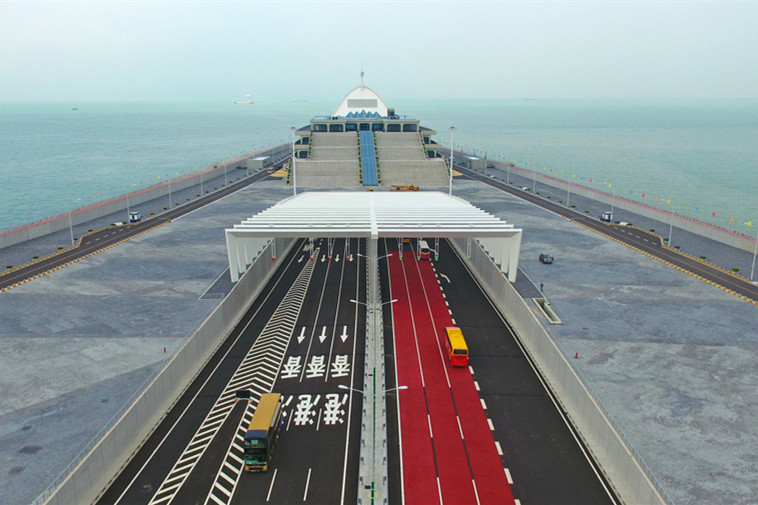 Hong Kong-Zhuhai-Macao bridge gets off to good start, ministry says