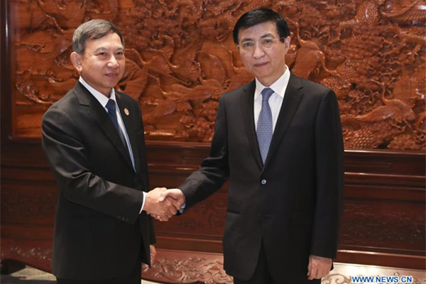 Senior CPC official meets foreign World Internet Conference guests