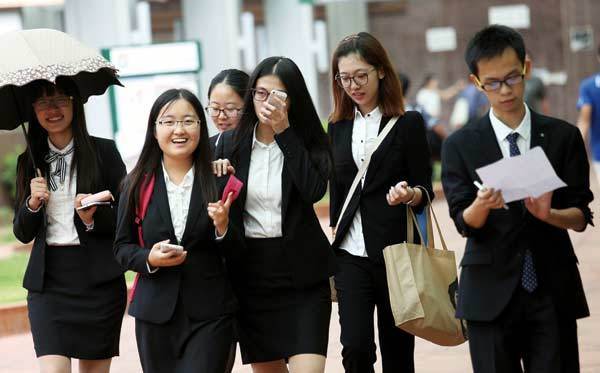 Fresh university graduates in Hong Kong now want greater job security and feel more optimistic about their future careers, according to the results of the latest survey by jobs portal jobsDB released on Monday. (Photo by Parker Zheng / China Daily)