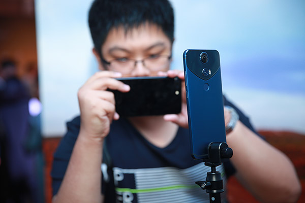 Shenzhen enterprise released smartphone capable for 720-degree VR photos, videos