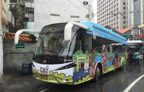 Take a trolleybus around the ancient Guangzhou downtown