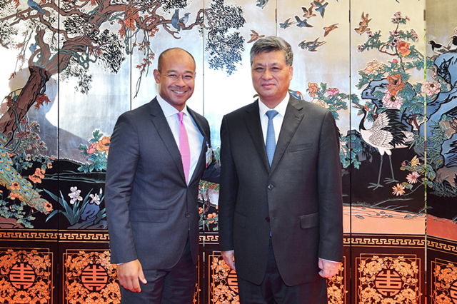 Governor Ma Xingrui met Mr. Hilton Romanski, senior vice president and chief strategy officer of Cisco Systems