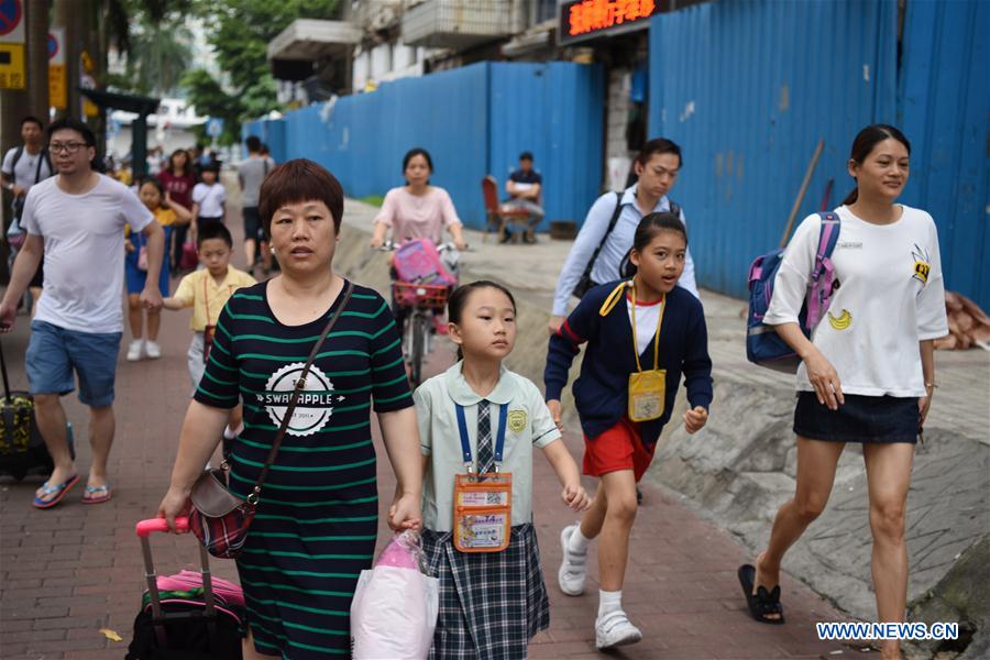 Day-to-day life of a Shenzhen student studying in HK