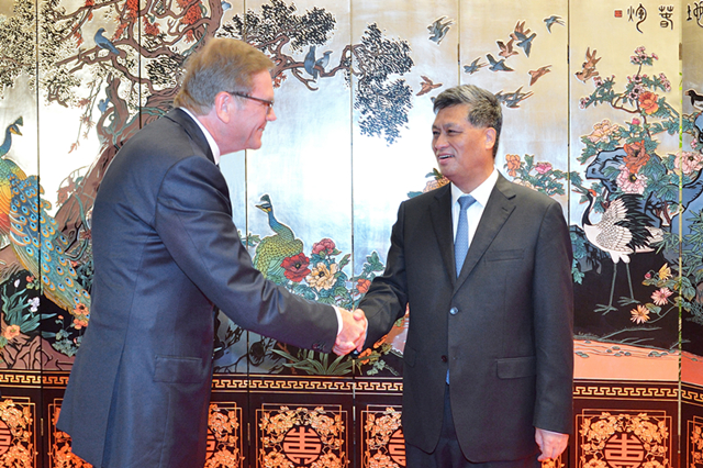 Governor Ma Xingrui met Prof. Jochem Heimann, member of the board of managementof Volkswagen AG