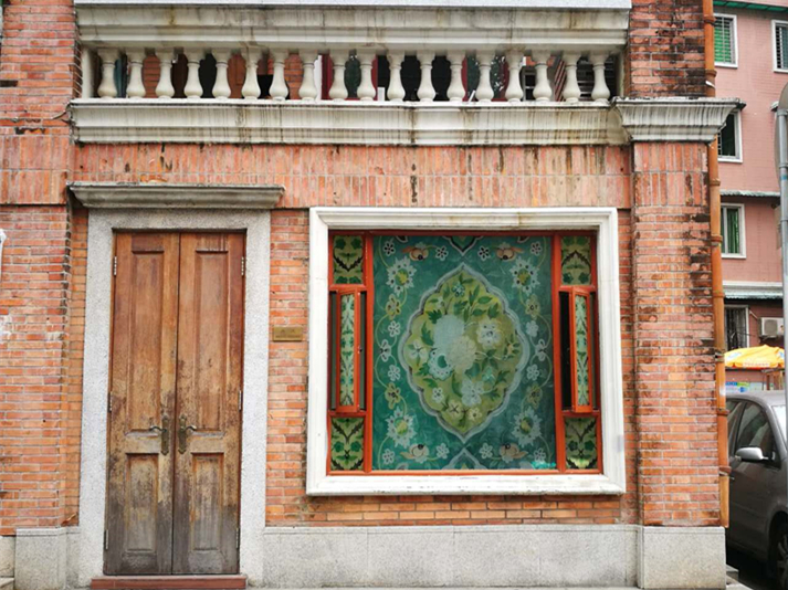 These three theme trolleybus lines take you explore old Guangzhou
