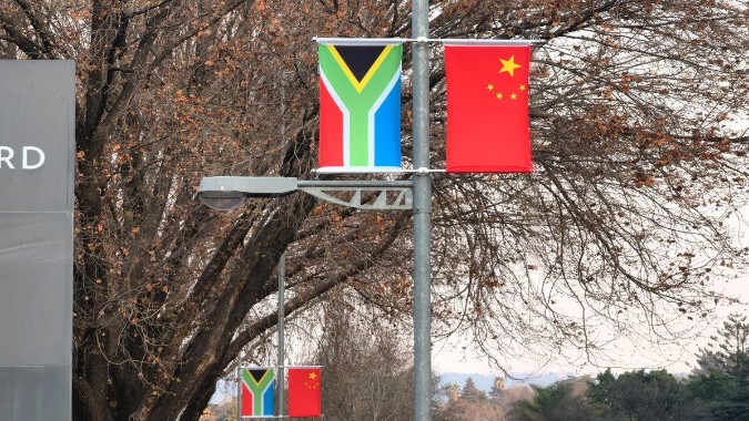 习近平抵达南非，这些重要议程值得关注