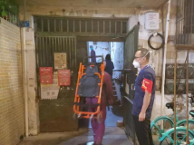 帮买药、带救护车上门!广州海珠区江南中街为管控区街坊就医不停“跑腿” 帮买药、带救护车上门!广州海珠区江南中街为管控区街坊就医不停“跑腿”