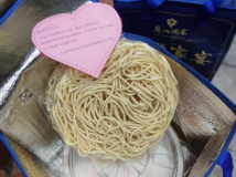 畅通“绿色通道”!管控区专人为长者跑腿送药送寿面 畅通“绿色通道”!管控区专人为长者跑腿送药送寿面