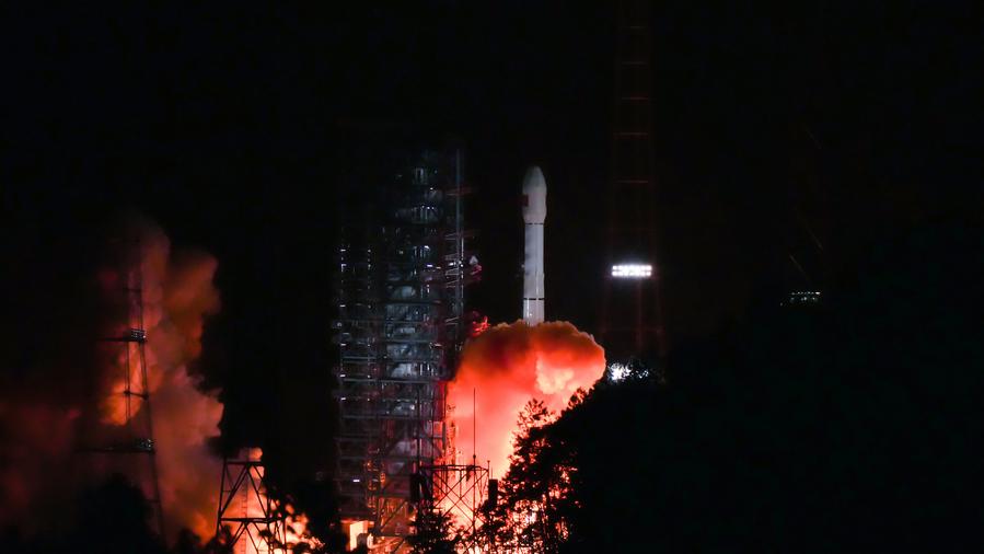 La Chine lance un nouveau satellite d'essai pour les technologies de communication