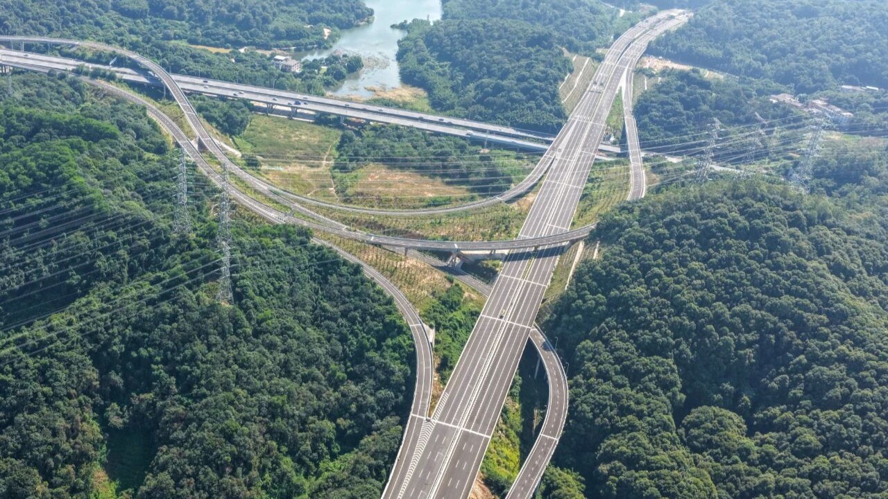 广州机场第二高速南段今日建成通车，城区到白云机场车程缩短至30分钟
