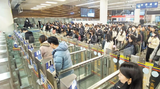 大年初二广铁发送旅客149.6万人次 “2小时高铁圈”迎旅游热潮