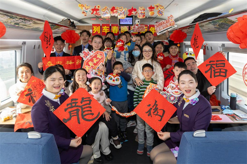 Chineses realizam celebrações para saudar Festa da Primavera