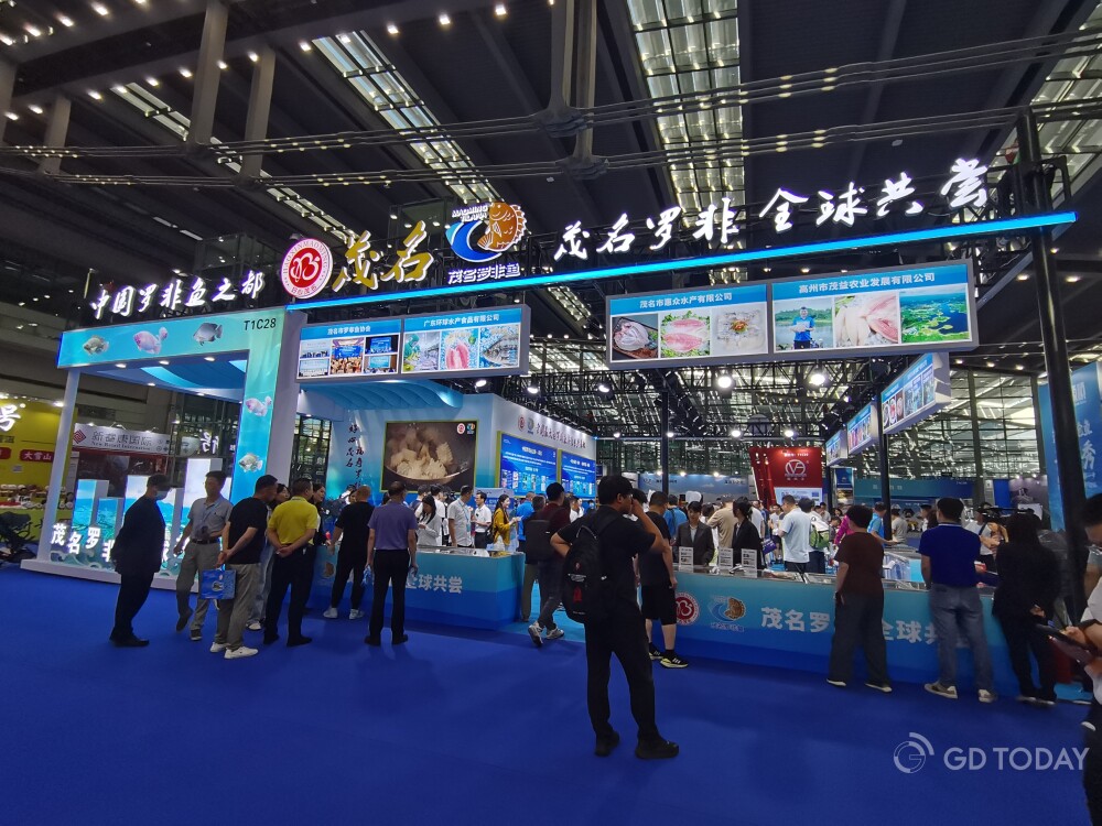 
Over 20 tilapia enterprises from Maoming participate in the exhibition with more than 100 tilapia products.