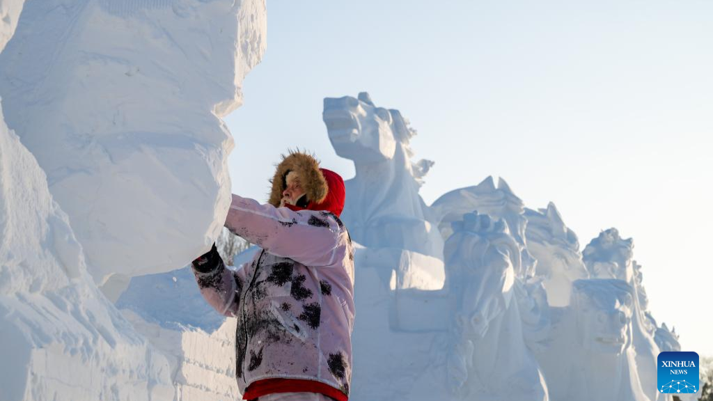 27th Harbin int'l snow sculpture competition kicks off