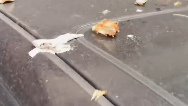 广州一小区停车场车辆受高空抛物困扰，物业回应：将安装摄像头丨在+帮办