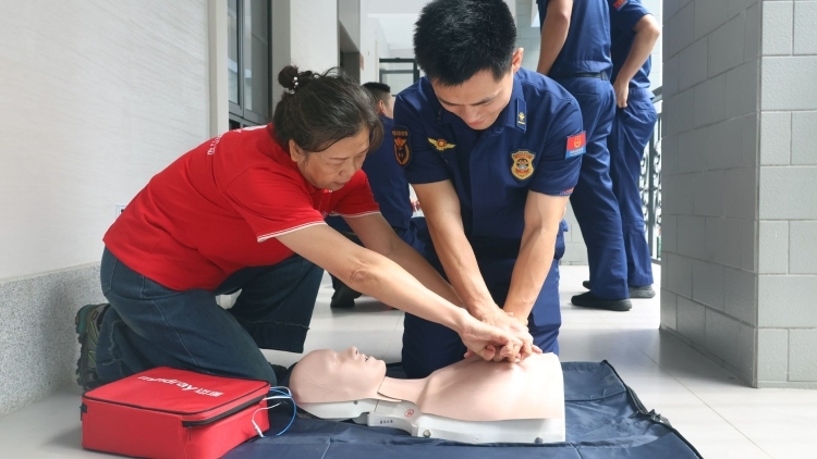 广东福彩捐赠“救命神器”AED，助力织牢应急急救防线