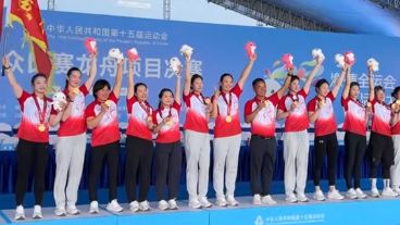 广东队夺得十五运会龙舟项目200米女子组和混合组冠军